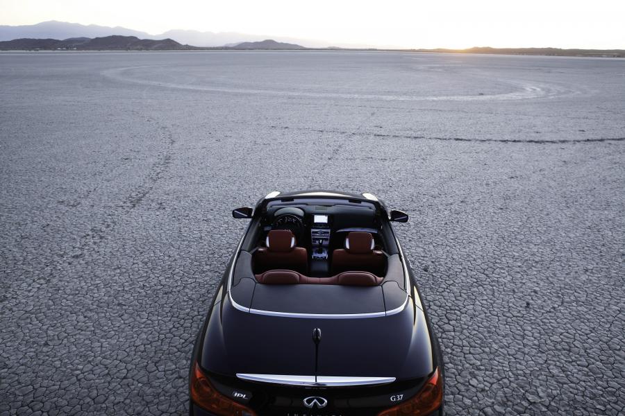  Infiniti G37 IPL Convertible 2013 года  (фото 25 из 37)